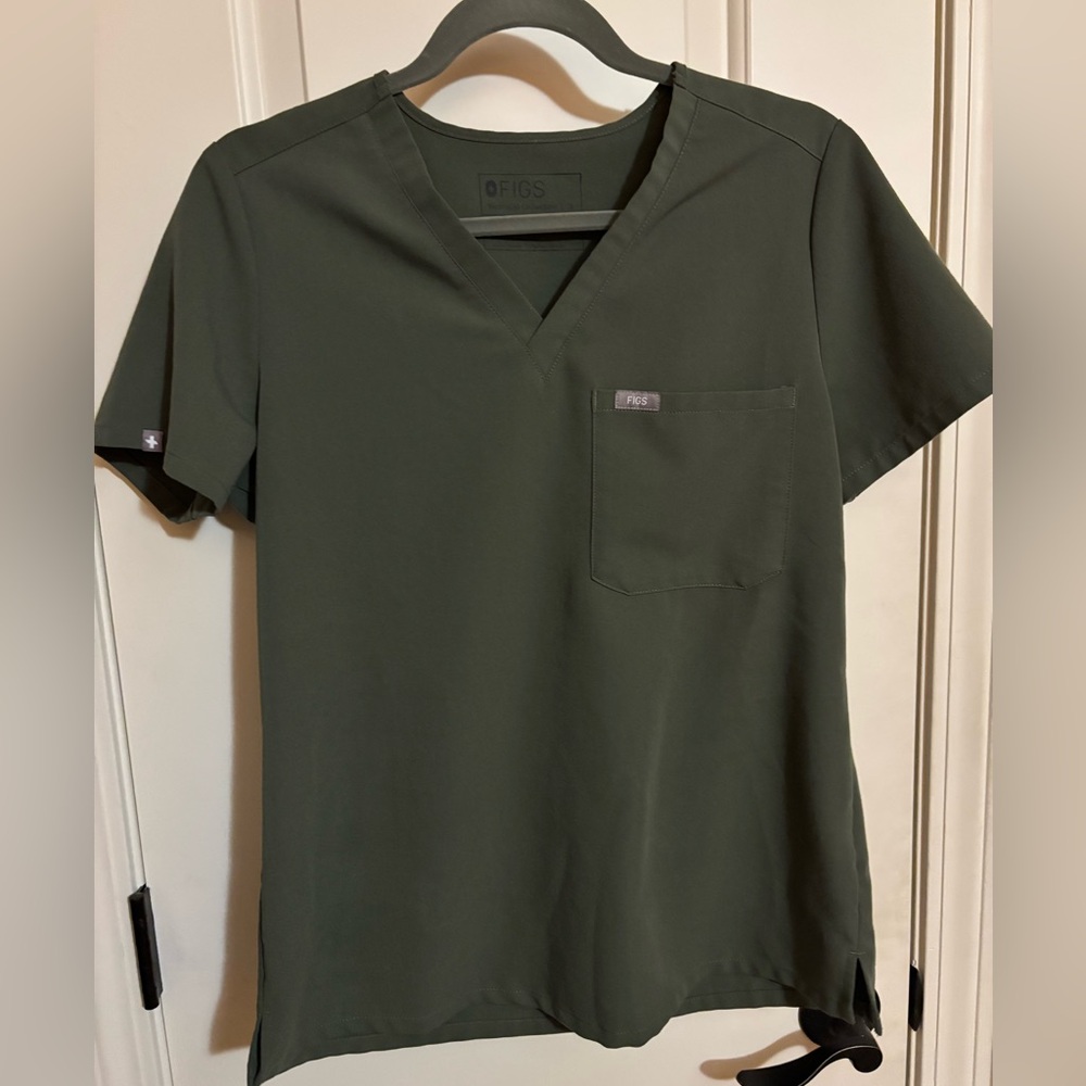 Figs Catalina Women's scrub Top in moss (olive green)